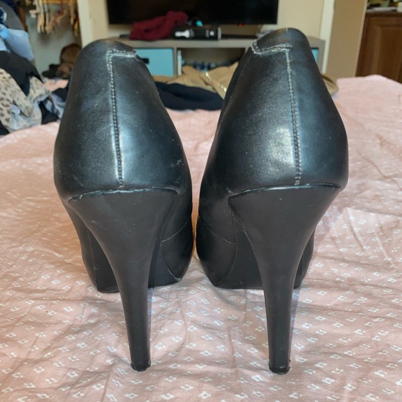 Heels - Picture 4 of 4